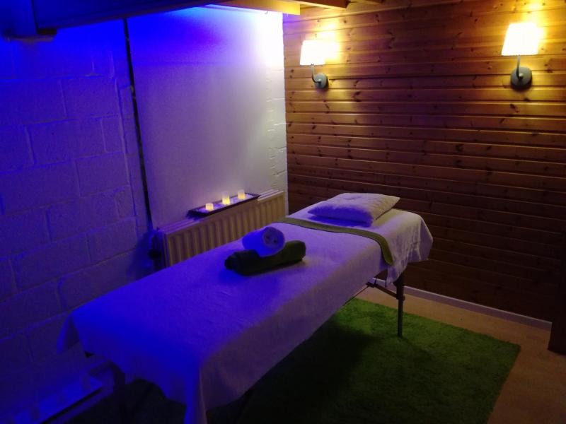 Massage Relaxant : Jolie black propose massage relaxant à Waterloo