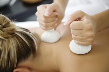 Autres Massages : Massage aux pochons d'herbes