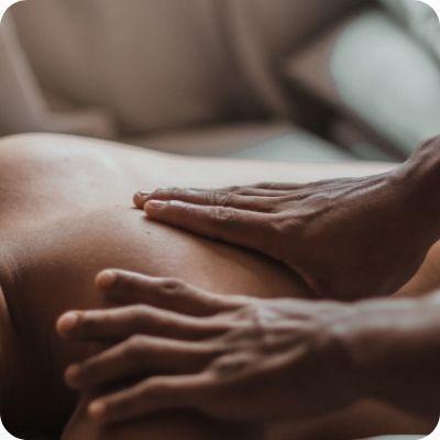 Massage Harmonisant : Massage bien-être équilibrant à l'huile de sésame